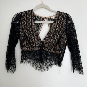 LACE CROP TOP